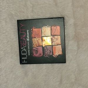 Huda Beauty warm brown Obsession palette